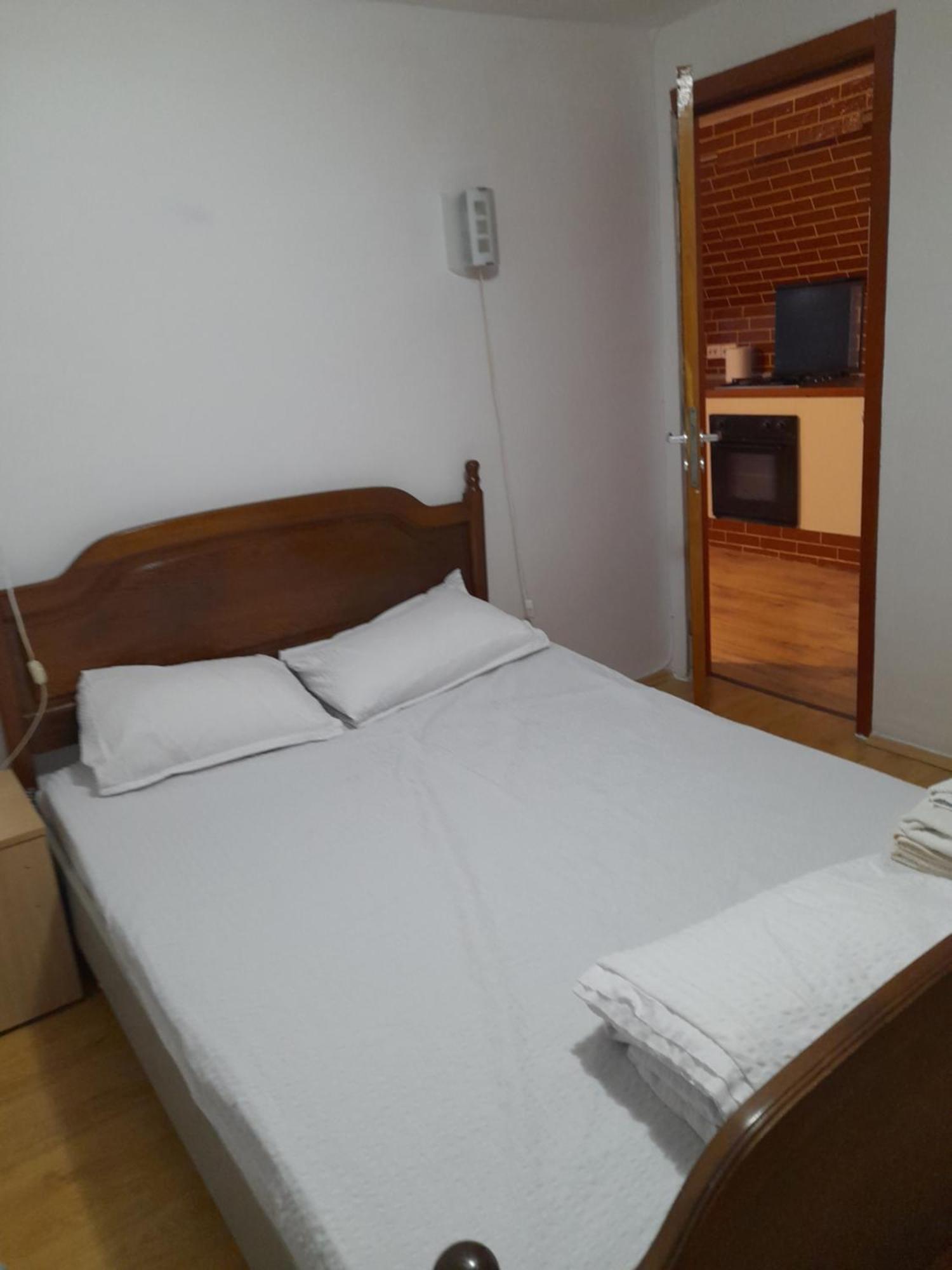 Апартаменты Garsoniera Sic Zona Terapia Zona Linistita La Casa Cu Parcare Клуж-Напока Экстерьер фото